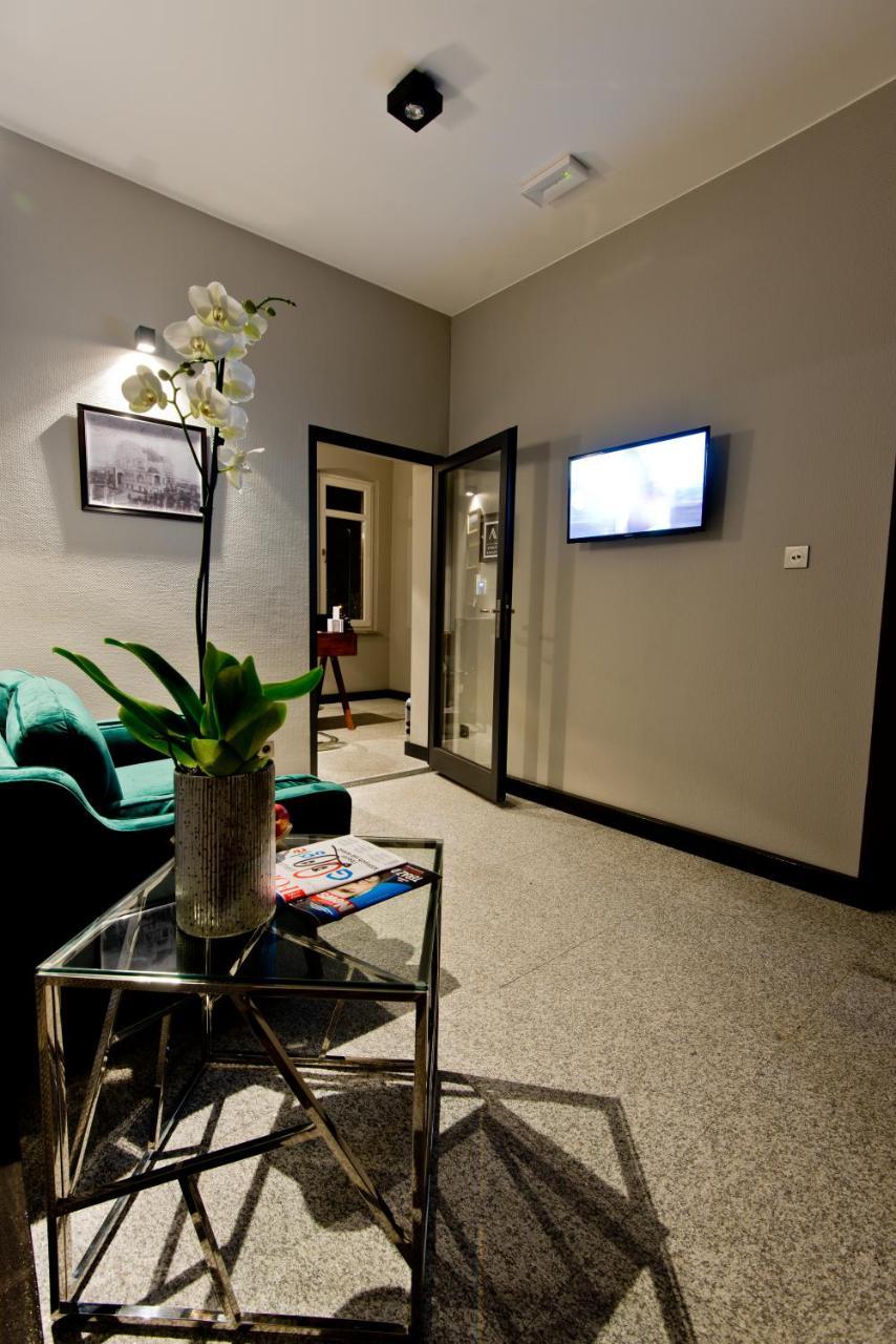 Apartsuites I Sorau Żary Exterior foto The waiting room at a dental practice
